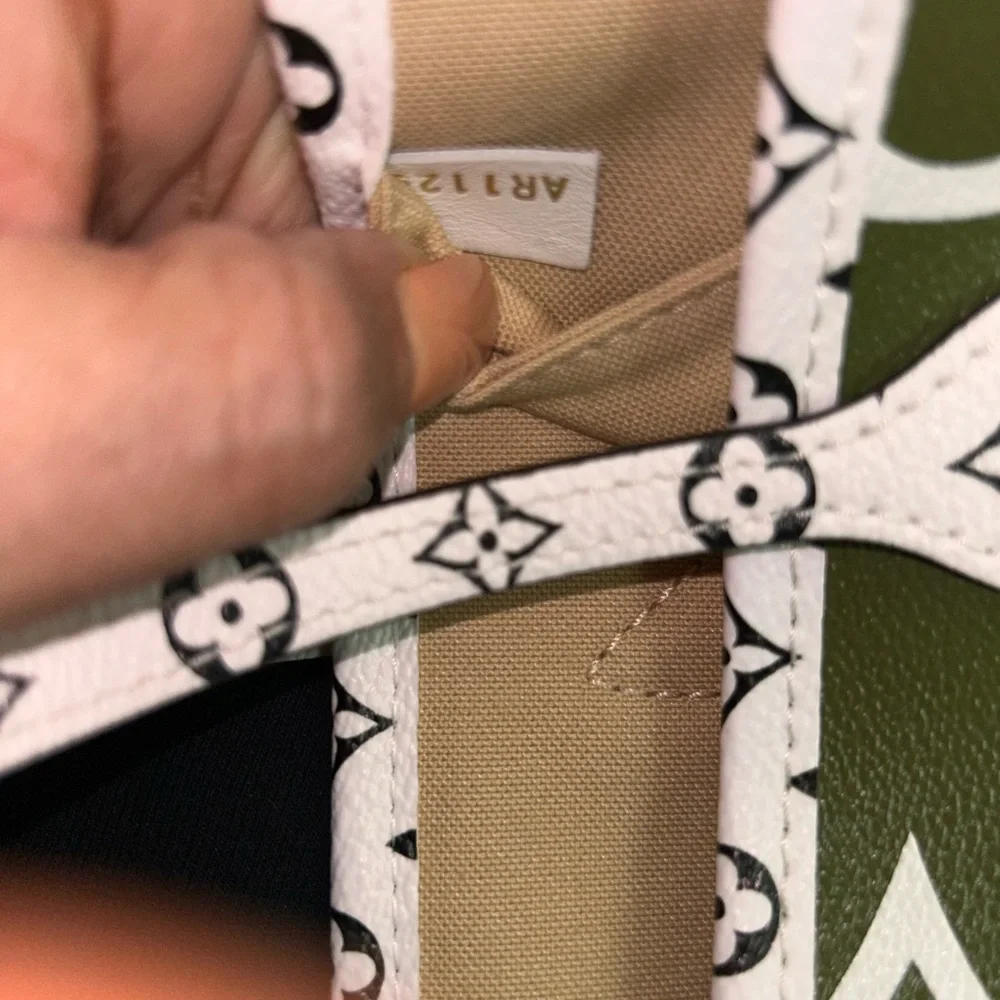 Louis Vuitton Guaranteed Authentic Monogram Giant Neverful MM Khaki and Beige - Picture 9 of 16